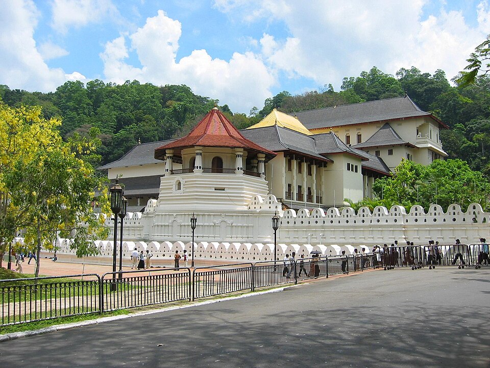 Temple of the Tooth, Kandy